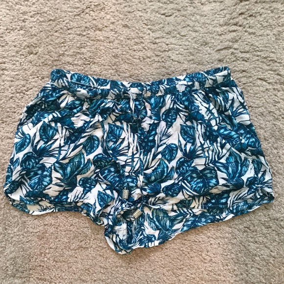 H&M Pants - H&M blue palm shorts